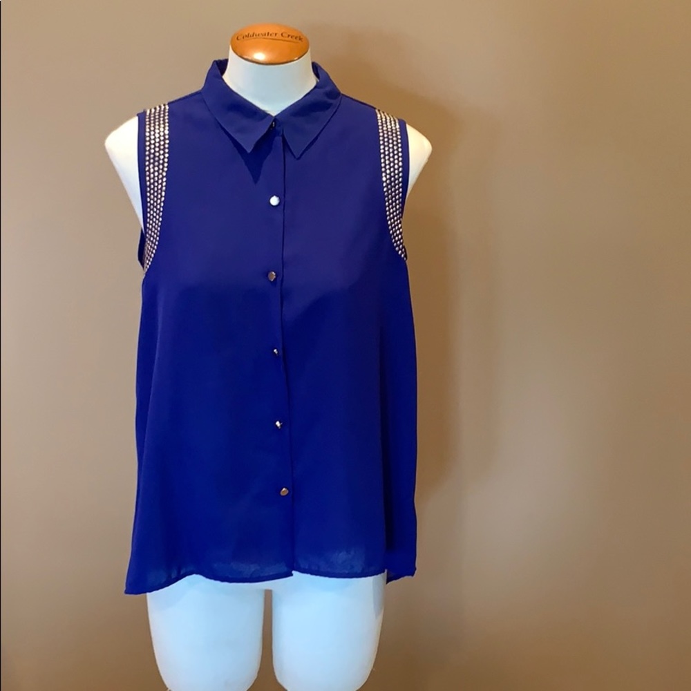 Forever 21 Sleeveless Button Up